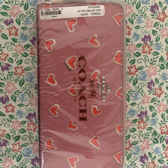 Coach ACCORDION ZIP WALLET IN HEART PRINT COATED CANVAS (COACH F53885) - Picture 2 of 6